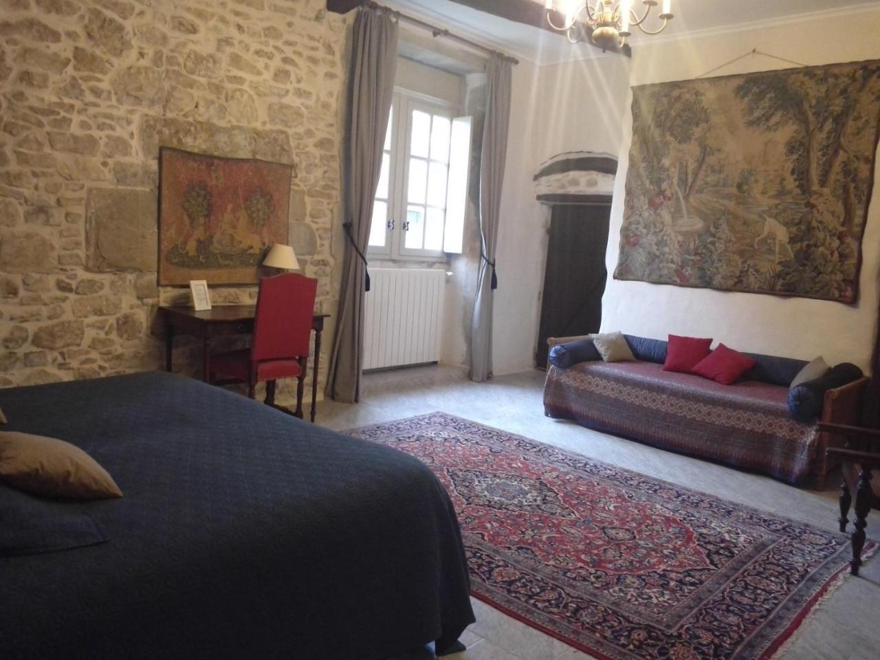 Château d'Agel chambres d'hôtes Extérieur photo